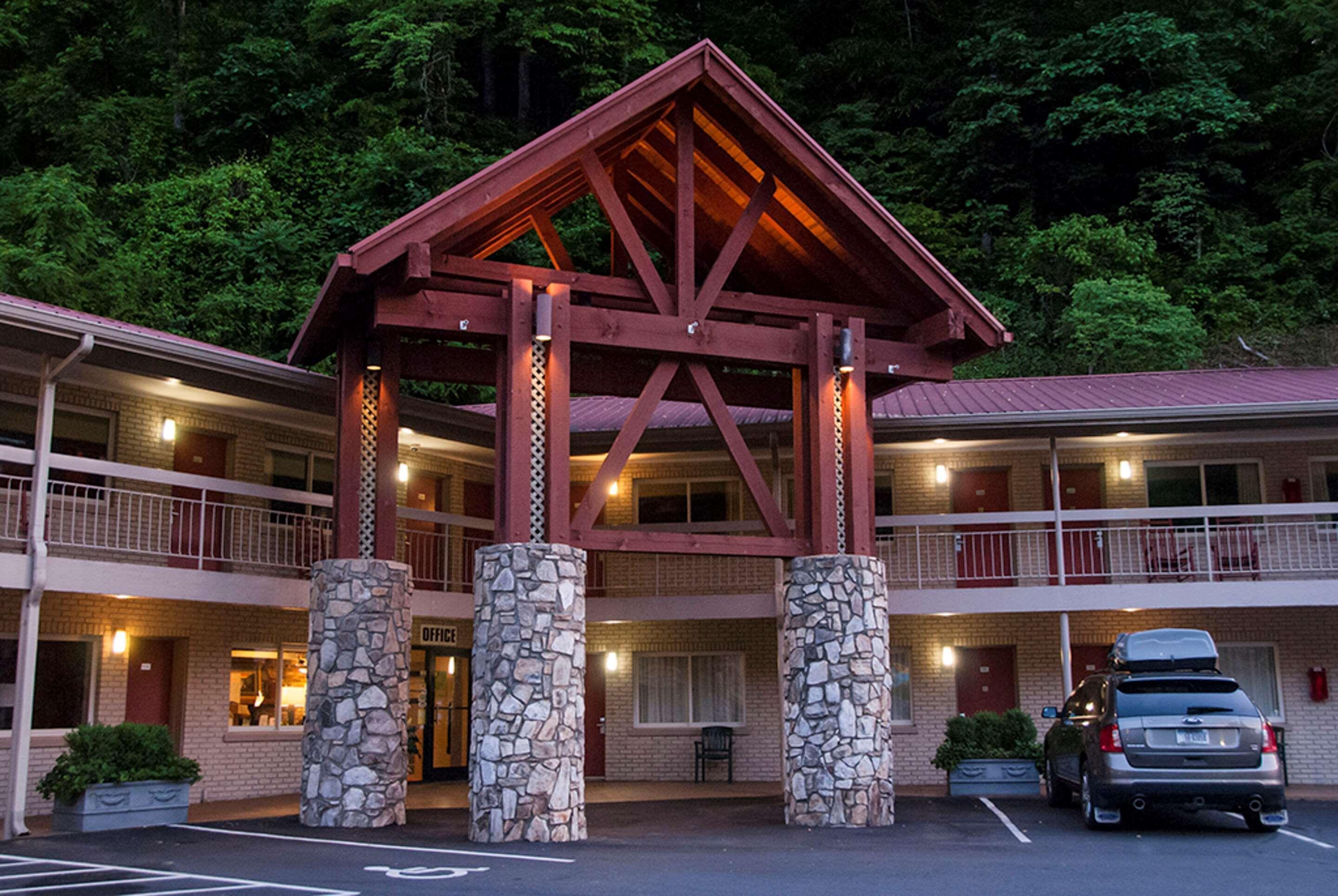 Econo Lodge Cherokee Near River Park Exterior photo