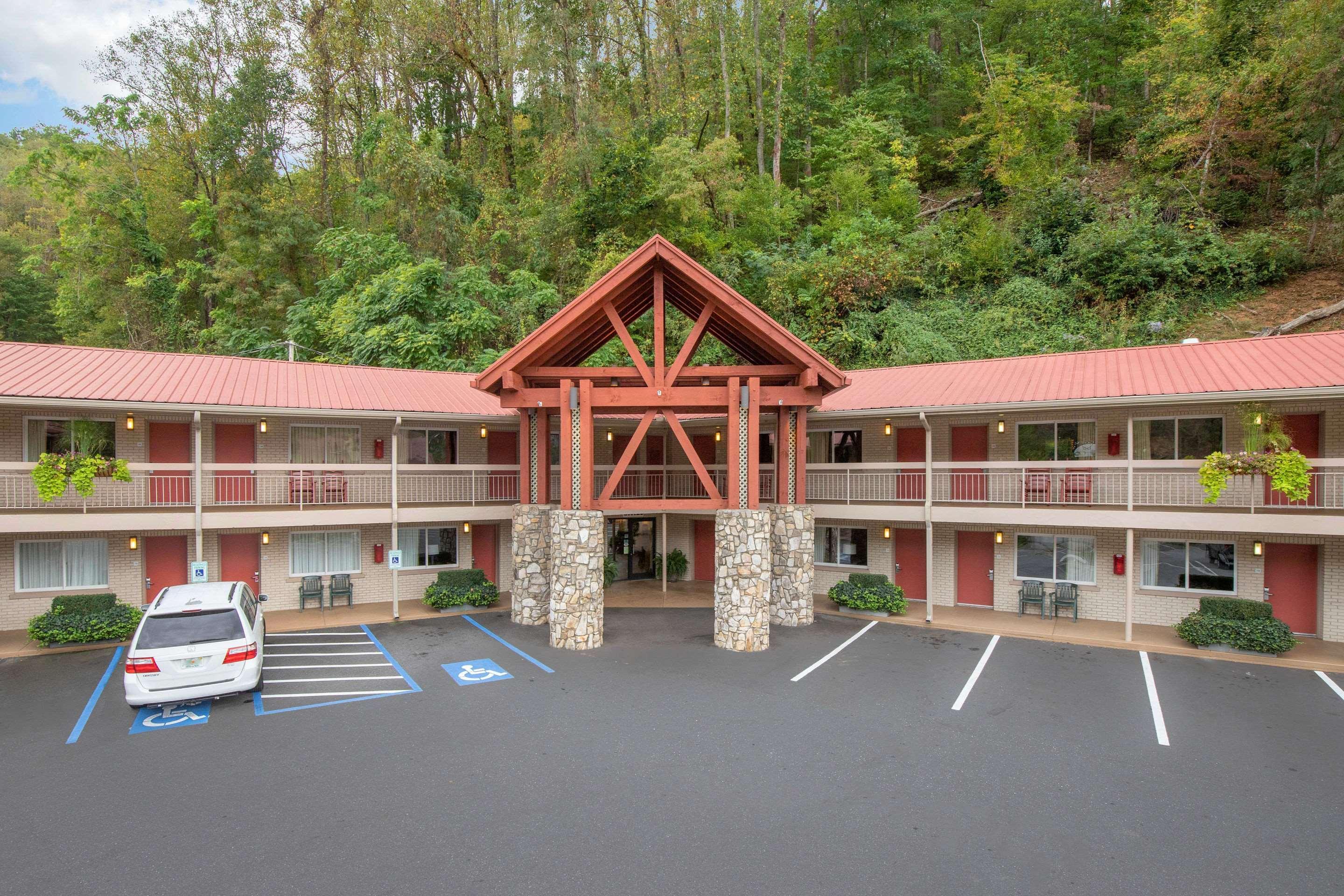 Econo Lodge Cherokee Near River Park Exterior photo