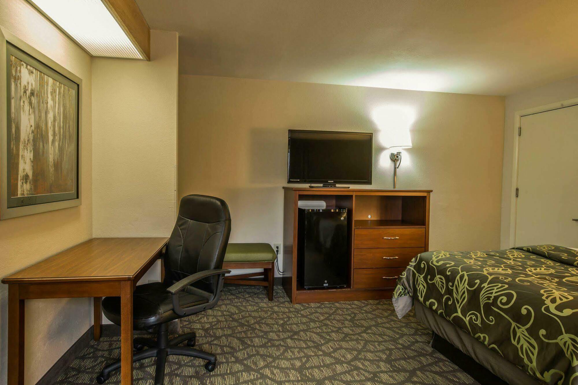 Econo Lodge Cherokee Near River Park Exterior photo